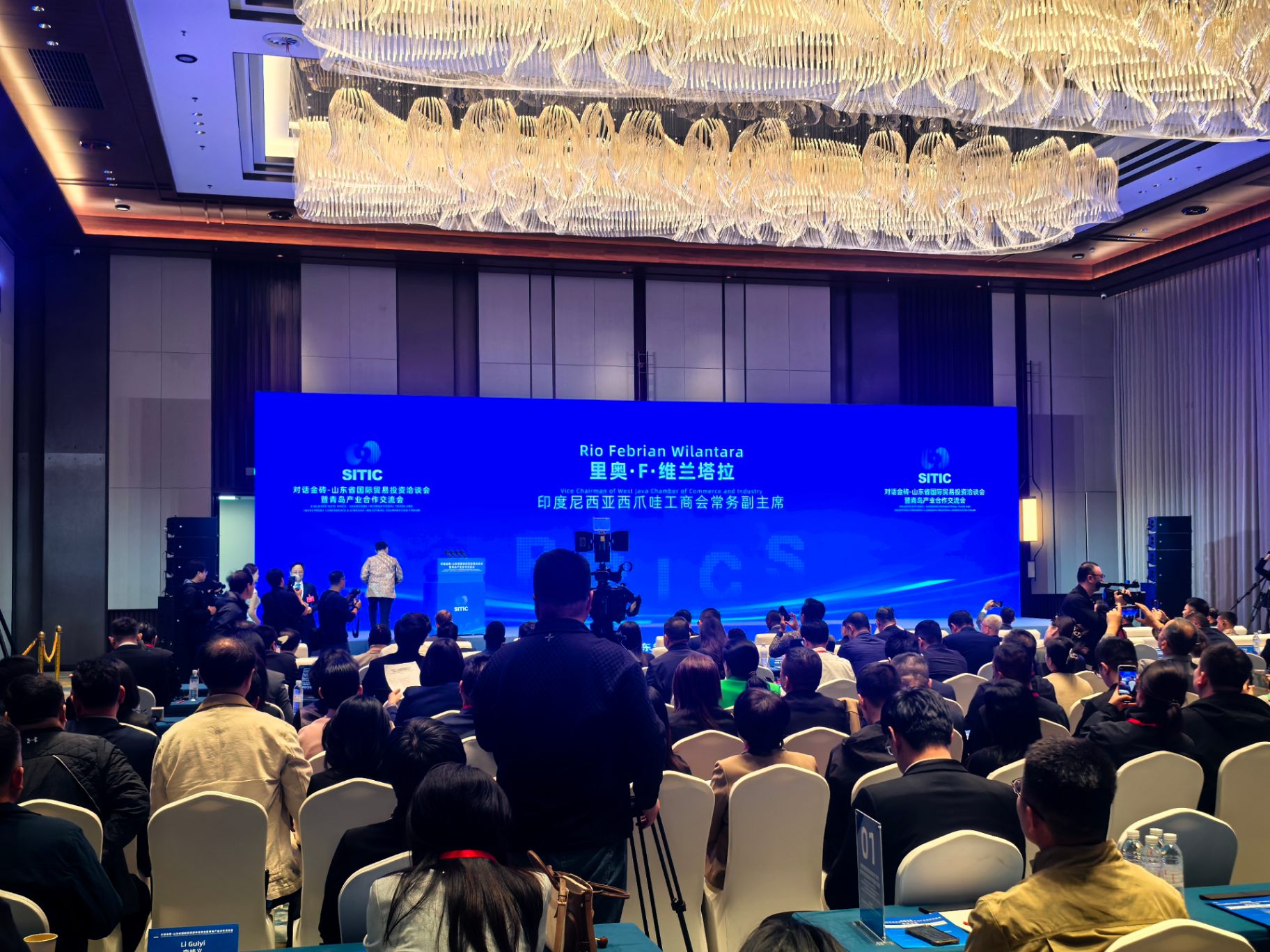印度尼西亚西爪哇工商会常务副主席里奥·F·维兰塔拉在会上发言